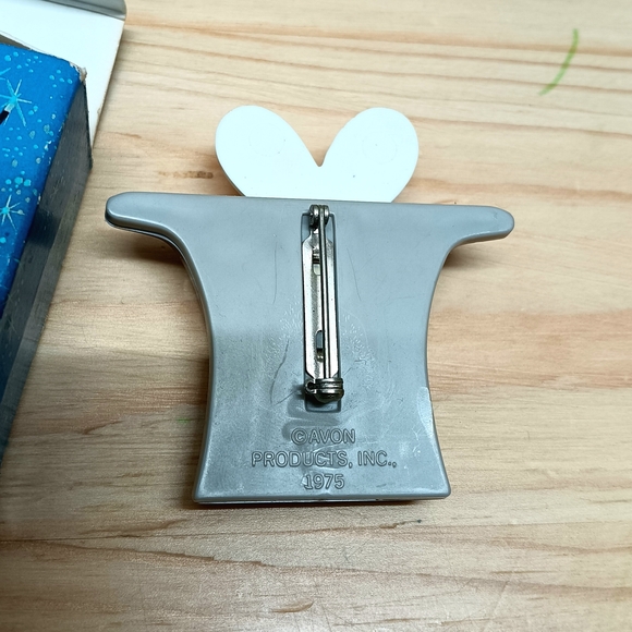 Vintage Avon Magic Rabbit pin - Picture 6 of 7